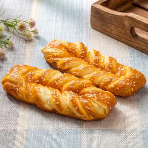 Silipull 2 Pcs Artificial Bread Realistic Simulation Fake Cake Fake Bread for Display Simulated Decoration Imitation Crafts Photography Props Real Model Food Faux Kitchen Decor (Sesame Twisted)