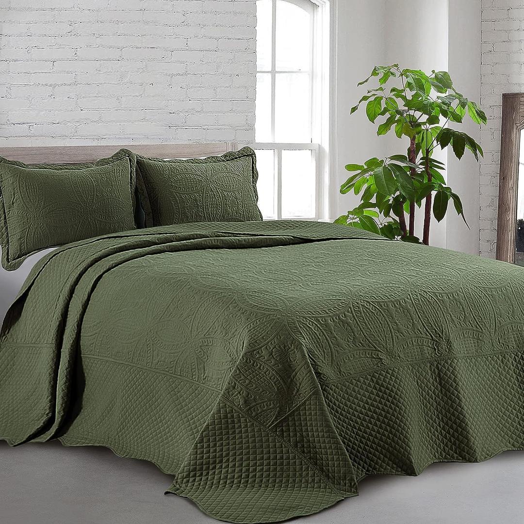 HOMBYS Oversized King Bedspreads 122"x138", Quilt Set Extra Wide & Lightweight Bedding Set, Soft, Durable & Breathable Coverlet for All Seasons, 3 PCS, (Olive Green, 122"x138")