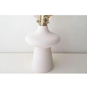 Flower Vase Decorative Vase Elegant Minimalist Floral Container Desktop Ornament for Bedside TV Cabinet Housewarming Gift, White