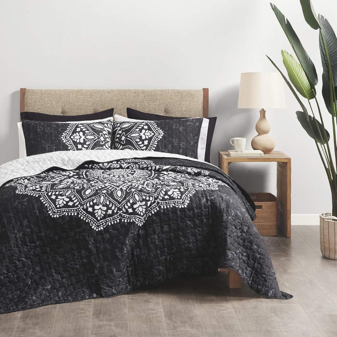 Comfort Spaces Reversible Quilt Set-Vermicelli Stitching Design All Season, Lightweight, Coverlet Bedspread Bedding, Matching Shams, Full/Queen (90 in x 90 in), Ava Medallion Black 3 Piece