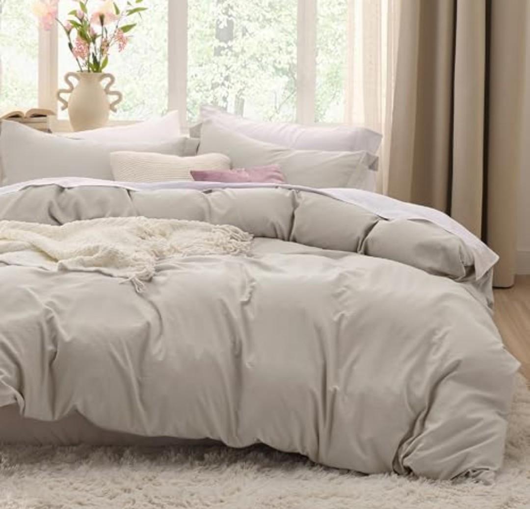 Bedsure Duvet Cover Queen Size - 3 Pieces Prewashed Extra Soft Bedding Set, Includes 1 Duvet Cover 90x90 Inches with Zipper Closure & 2 Pillow Shams, Polyester, Comforter Not Included