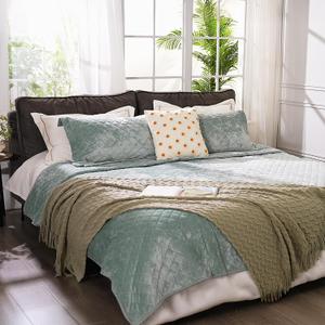 Luxury Velvet Queen Quilt Set, Ultra Soft Lightweight Velvet Comforter Set, Oversized Bedspread Coverlet with 2 Shams Diamond Pattern, for All Season (Aqua Green)