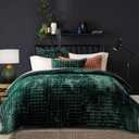 RECYCO Luxury Velvet Quilt Set Full Queen Size Bedding Sets, Ultra Soft Velvet Comforter Set, Lightweight Channel Box Stitch Oversized Bedspread Coverlet for All Season, with 2 Shams, Emerald Green