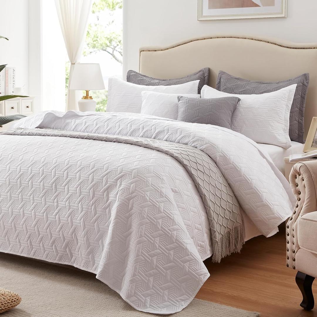 LEAONME Quilt Set King Size 3 Pieces, Lightweight White Bedspread-98''x106'', Soft Microfiber Summer Quilt/Coverlet,Luxurious Warm Bedding Sets for All Seasons (Includes 1 Quilt, 2 Shams)