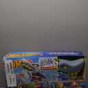 Hot Wheels City Track Set, Ultra Shark Car Wash with 1:64 Scale Color Reveal Toy Vehicle, Repeat Color-Change Feature, Storage