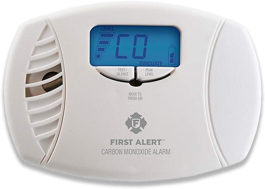 First Alert CO615 Dual-Power Plug-In Carbon Monoxide Detector with Battery Backup and Digital Display, White (1 pack)