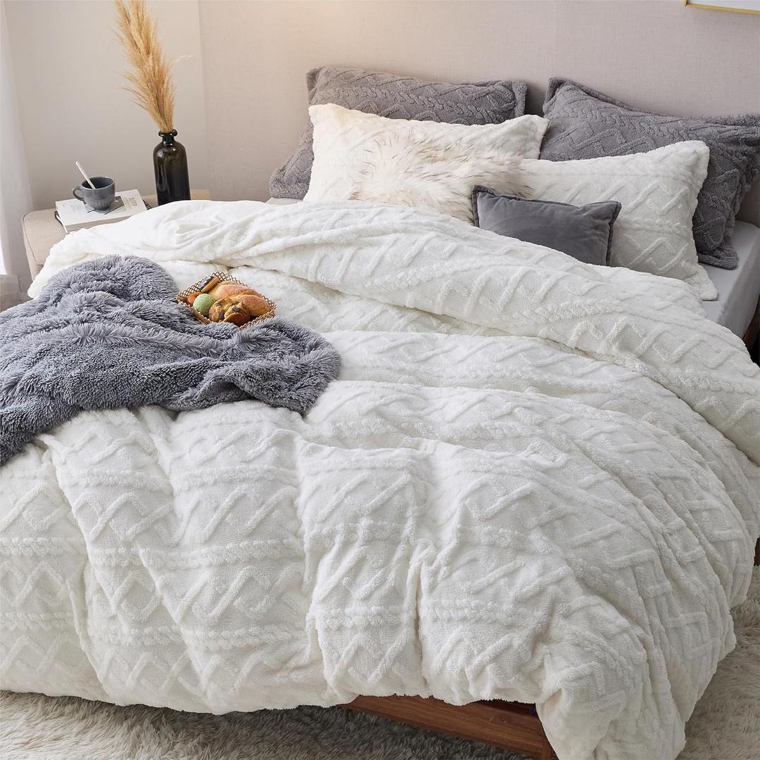 Bedsure Fluffy Flannel Duvet Cover Set - Faux Fur Comforter Cover Queen Size, White Warm Plush Bedding for Winter, 3-Piece Set with Zipper Closure (90"x90") and 2 Pillow Shams