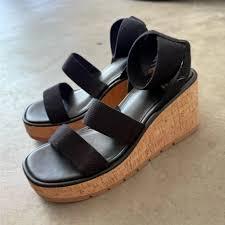 New without tags Steve Madden cork and black strap wedge sandal size 7 1/2
