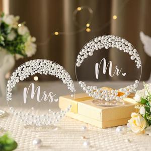 Jingmore 2 Pcs 6 Inch Mr and Mrs Table Sign for Wedding Sweetheart Table Decorations Round Acrylic Pearl Mr & Mrs Wedding Topper Bride Groom Centerpieces Head Decor for Bridal Engagement Reception