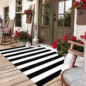 Black and White Outdoor Rug 35.4 x 59 Inches Striped Front Door Mat Front Porch Rug Hand-Woven Machine Washable Indoor/Outdoor Layered Door Mats for Entryway/Porch/Patio