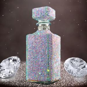 Unique Diamond Rhinestone Decanter | 730 mL | Luxurious Whiskey, Tequila, Wine Decanter - Dazzling Bling All Over Silver Rhinestone Carafe For Spirits, Bourbon, Scotch, Durable Thick Glass