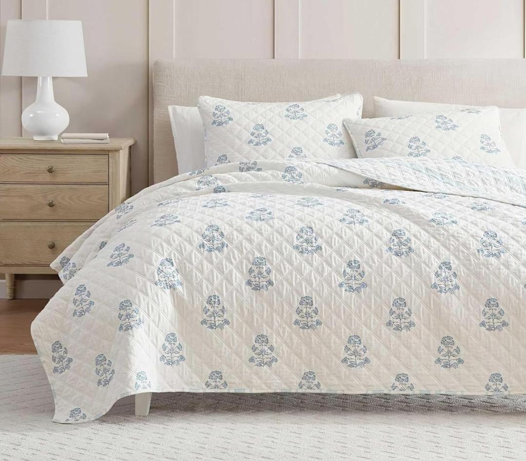 2 x Martha Stewart - Twin Quilt Set, 100% Cotton Reversible Bedding Set, Incredibly Soft Feel for Year Round Comfort, 2 Piece Bed Set with Matching Pillowcase (Flower Block Print Blue)