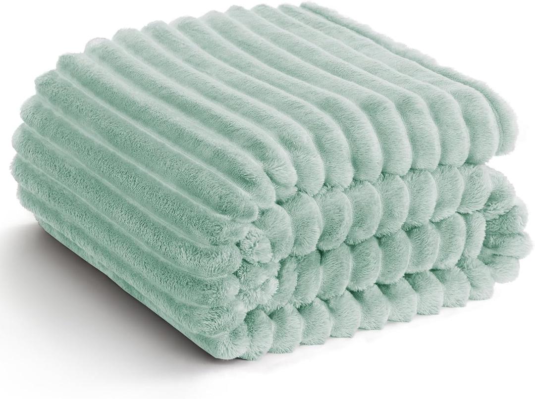 Soft Sage Green Throw Blanket for Couch - 300GSM Cozy Warm Fleece Blanket for women, Fluffy Lightweight Bed Blankets Birthday Gifts for Her Him, Spring Home Room Decor, Sage Green, 50x60 Inches