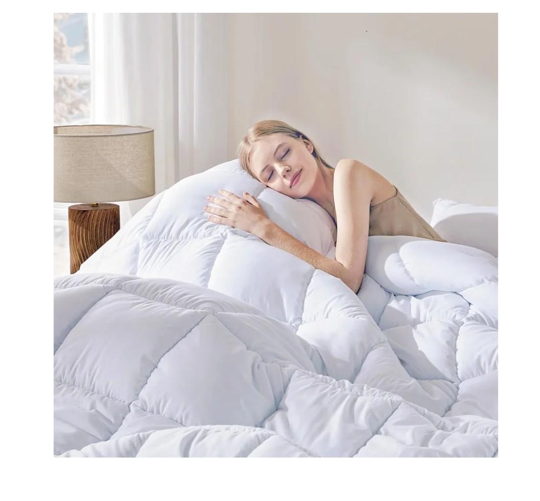 DOWNCOOL Comforters Queen Size, Duvet Insert, White All Season Duvet, Lightweight Quilt, Down Alternative Hotel Comforter (White, Queen 88x92 Inches)