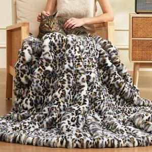Soft Faux Rabbit Fur Throw Blanket Luxury Super Comfy Double Sided Ultra Cozy Thick Warm Fluffy Blanket for Couch Chair Sofa Bed Living Room Camping, Plush Fuzzy Bubble Blanket, 970 GSM, 50''x60'' (Leopard)