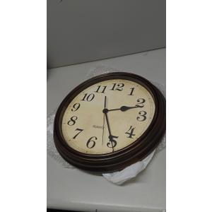 HYLANDA Wall Clock, Bronze Silent Non Ticking Classic Battery Operated Clocks, Decorative for Living Room, Bedrooms, Kitchen, Office (16 inch) A_bronze