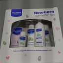 Mustela Newborn Arrival Gift Set - Baby Skincare & Bath Time Essentials - Natural & Plant Based - 5 Items Set