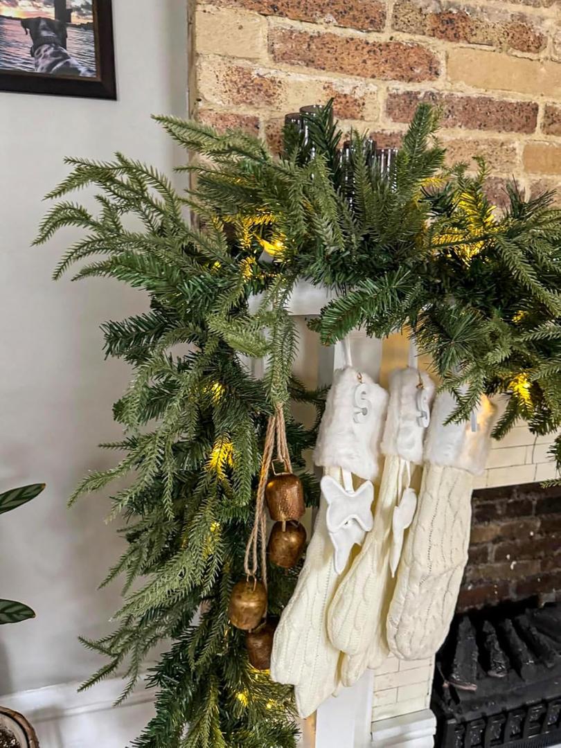 Prelit Christmas Garland 9ft with 50 LED Lights, Battery Opreated Christmas Decor Timer for Mantle Staircase Indoor and Outdoor Prelight Xmas Garland