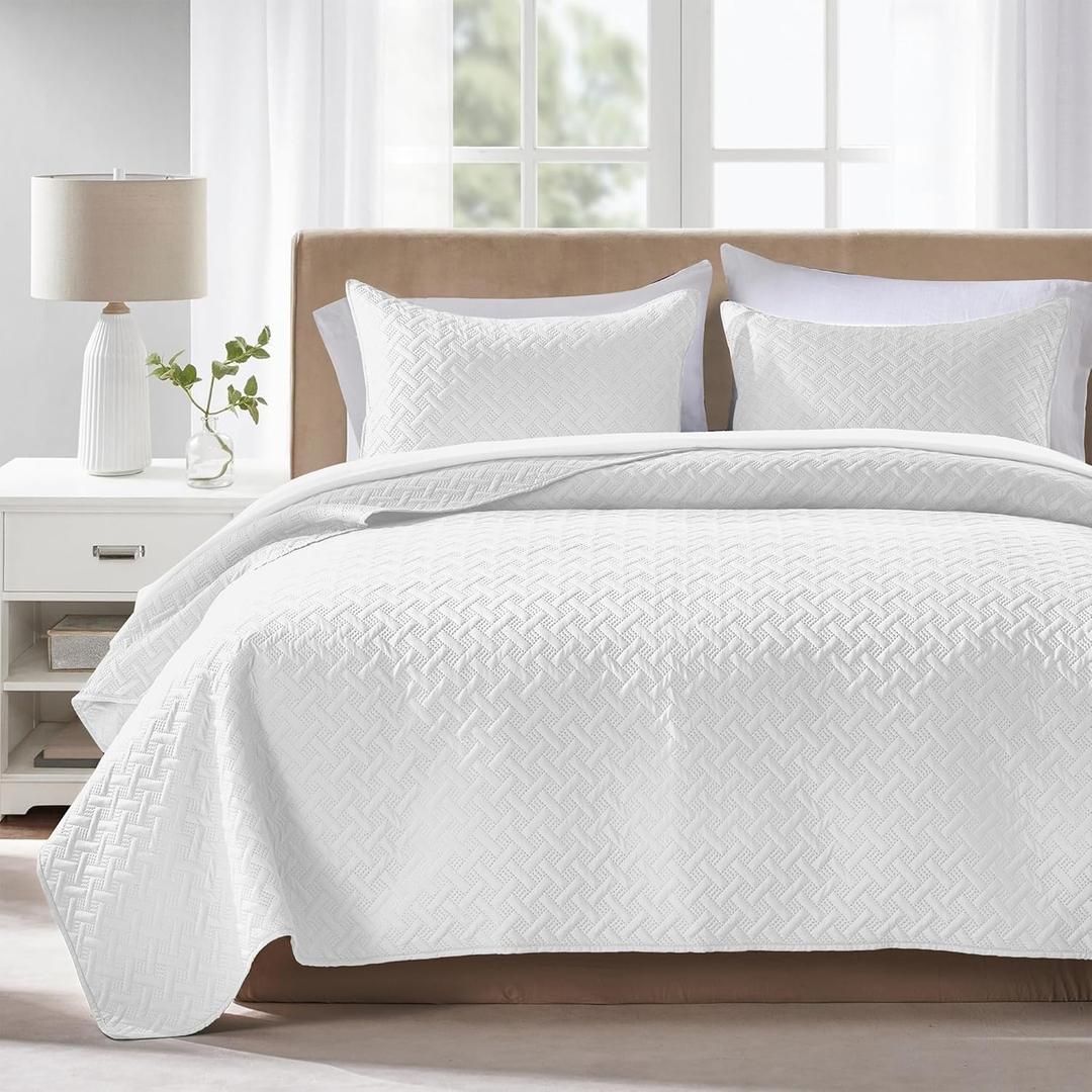 FLYMME Queen Quilt Bedding Set White Lightweight Bedspreads Full Size,Modern Style Geometric Weave Stripe Pattern,Soft Microfiber Bed Coverlet for All Season (1 Quilt, 2 Shams)