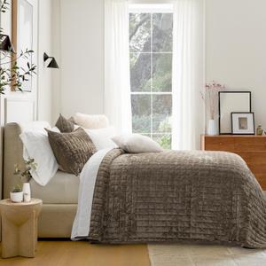 RECYCO Luxury Velvet Quilt Set Twin/Twin XL Size Bedding Sets, Ultra Soft Velvet Comforter Set, Lightweight Channel Box Stitch Oversized Bedspread Coverlet for All Season, with 1 Sham, Dune Brown