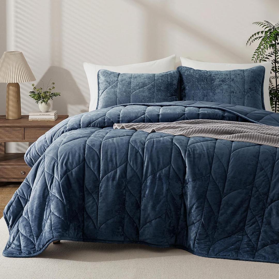 Oli Anderson Velvet Quilt Set King Size - Lightweight Bedspread Coverlet - Soft Velvet Comforter Set - Reversible Quilted Bedding Set for All Seasons - Navy Blue - 3 PCS (1 Quilt, 2 Pillow Shams)