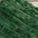 NEWCOSPLAY Faux Fur Throw Blanket Dark Green 3D Ribbed Plush Thick Warm Blanket for Couch Sofa Bed 850GSM (Dark Green Ribbed, Throw(50"x60"))