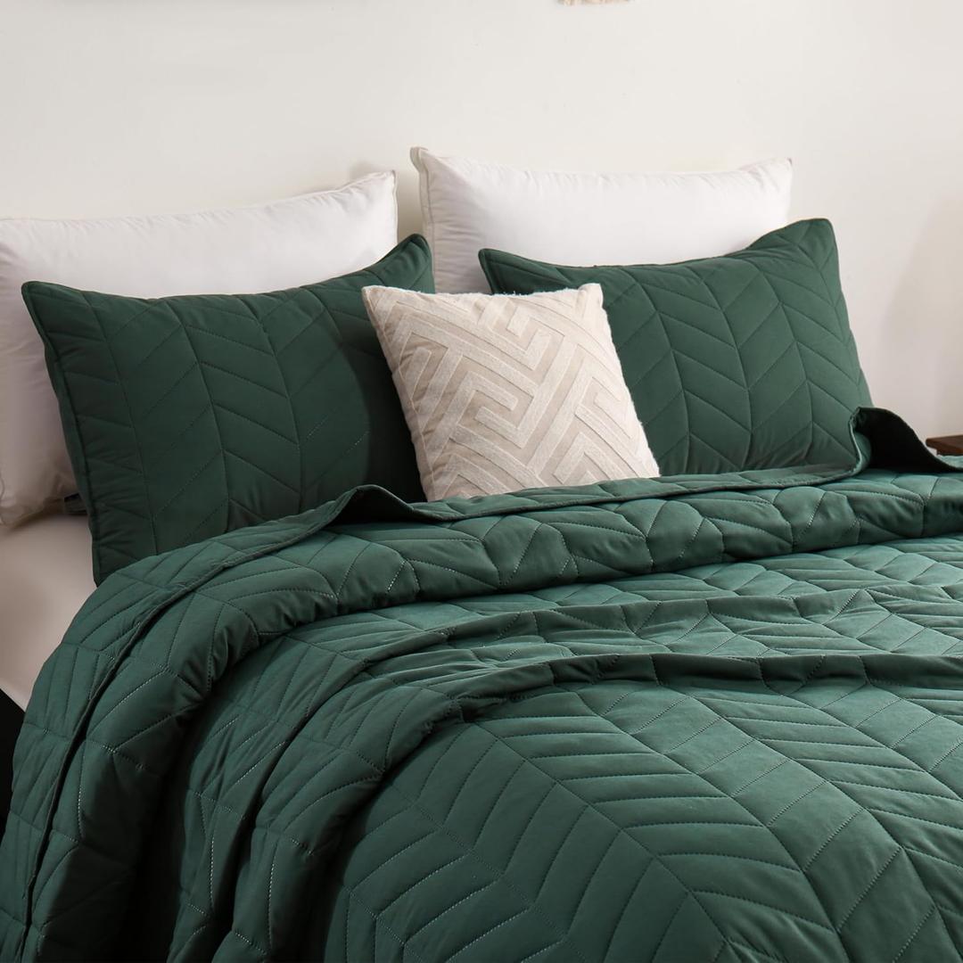 DOWNCOOL Dark Green Twin Quilt Bedding Set, 2 Pieces Leaf Texture Pattern Lightweight Bedspread Coverlet, All Season Ultra Soft Twin Size Quilt (68"x86") & 1 Pillow Sham