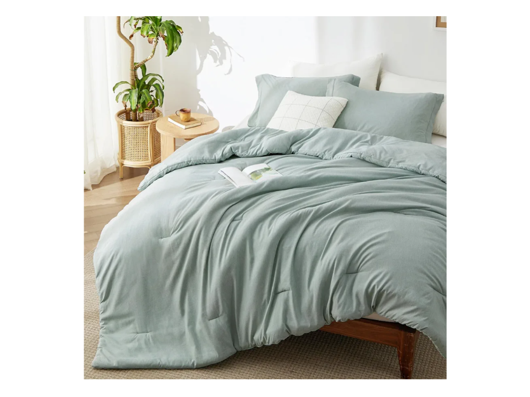 Bedsure California King Comforter Set - Mint Green Soft Bedding for All Seasons, Cationic Dyed Bed Set, 3 Pieces, 1 California King Size Comforter (104"x96") and 2 Pillow Shams (20"x36"+2")