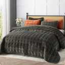 108'' x 96'' Velvet Quilt Set King Size, Oversized Velvet Comforter Bedding Set, Ultra Soft Bedspread Coverlet with 2 Matching Shams, for All Seasons, Deep Green
