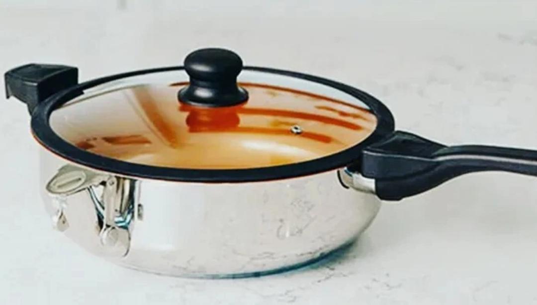 Elephant & Fig Pan Stainless Steel 5 Qt. Covered Saute Pan w/ Pouring Spout