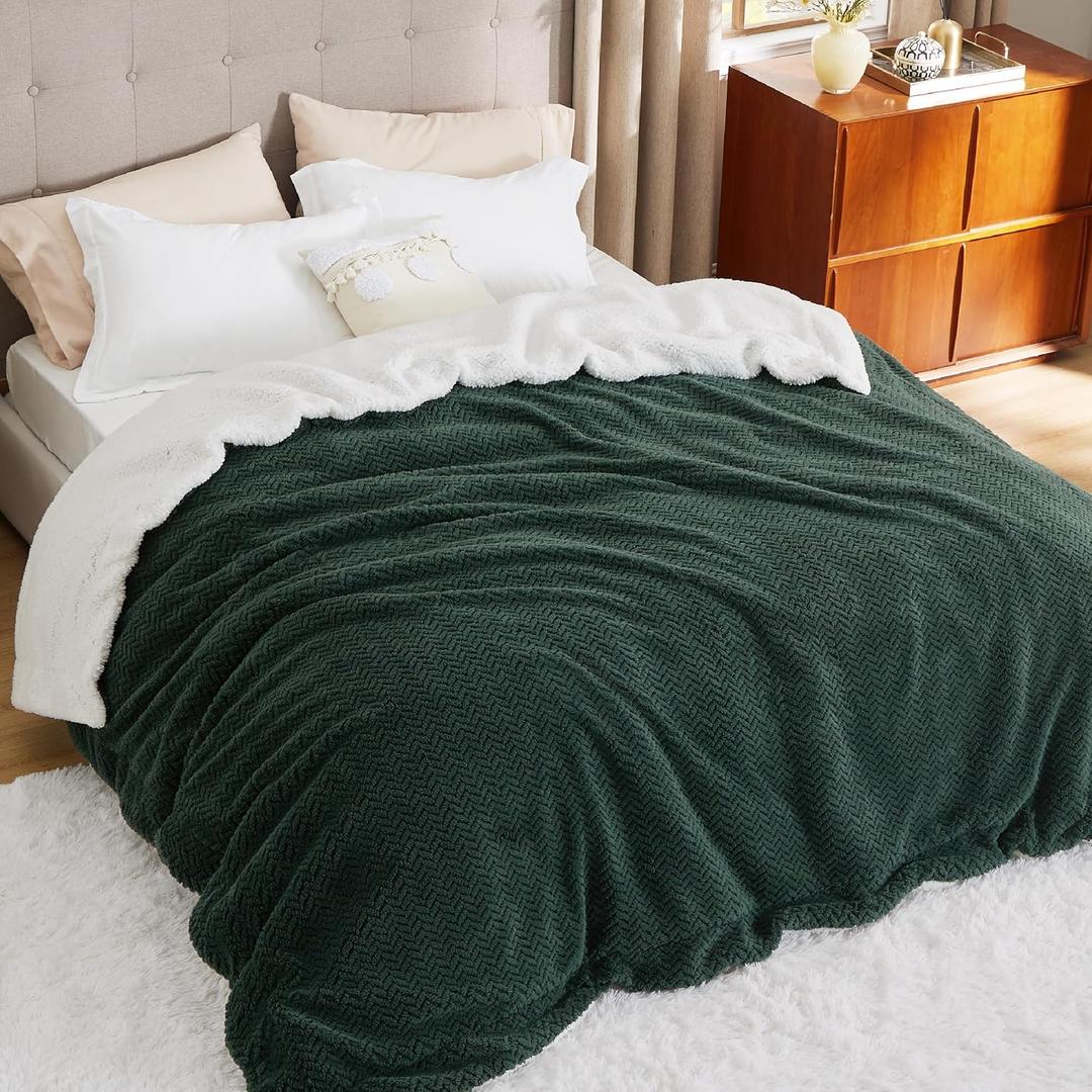 Bedsure Sherpa Fleece King Size Blanket for Bed - Herringbone Pattern, Thick and Warm, Soft Fuzzy Cozy Blanket for Winter, Dark Green, 108x90 Inches (King (108" x 90"), 02 - Dark Green)