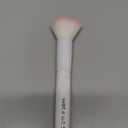 wet n wild Kabuki Brush, Flat Top for All Formulas, Densely-Packed Synthetic Bristles, Ergonomic Handle for Comfortable Control