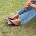 REEF Women's Fanning Bottle Opener Flip Flops (Black) 7