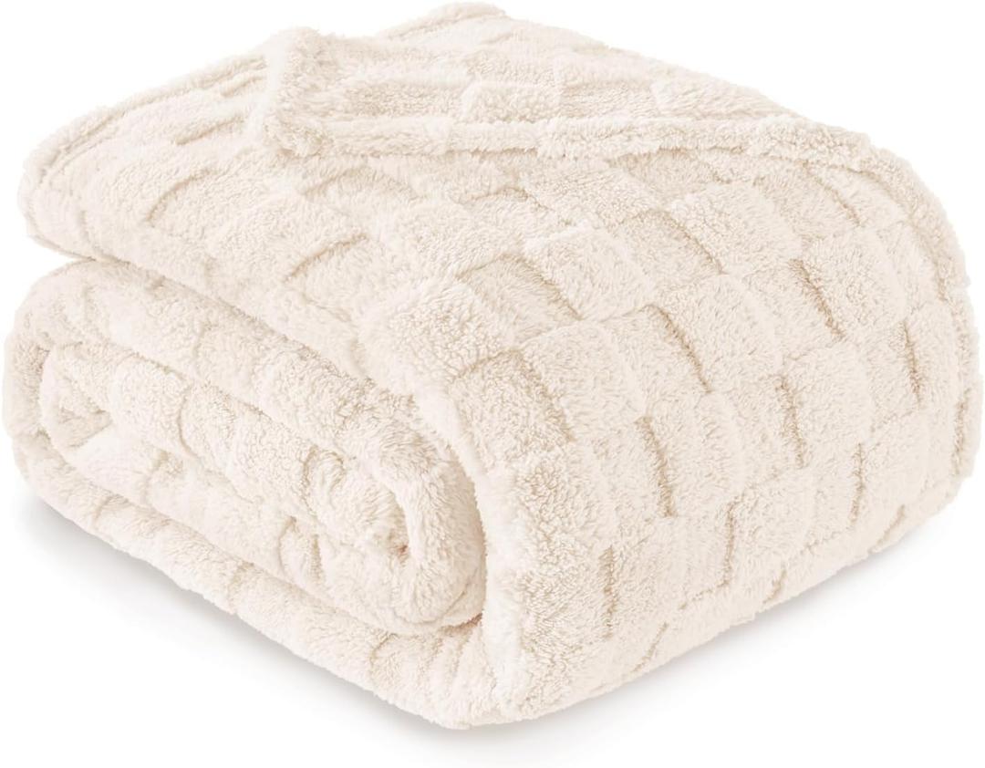Exclusivo Mezcla Queen Size Flannel Fleece Blanket, Super Soft and Warm Lightweight Checkered Pattern Blankets for All Seasons, 90x90 Inches, Ivory