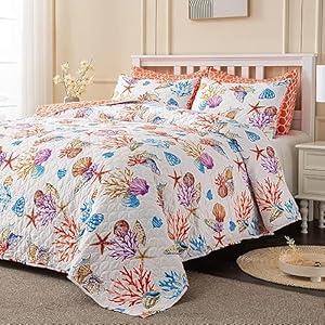 Mooreeke 3 Pieces Quilt Set Queen/ Full Size Ocean Theme Coastal Bedspread with 2 Shams Lightweight Beach Bedding Nautical Coverlet Set Seashell Conch Starfish Bed Cover All Season 90 x 90 Inches