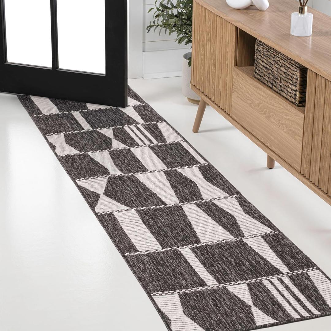 JONATHAN Y Abstract Two-Tone Indoor Outdoor Runner Rug 2X8 Black/Cream, Lucian Modern Geometric for Backyard, Patio, Porch, Easy-Cleaning, High Traffic, Pet-Friendly, Non-Shedding (TSN303A-28), 2' x 7'10"