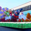 10 Pcs St. Patrick's Day Parade Float Gold Green Decoration with Foil Fringe Garland Set of 4 and Metallic Twist Garland Set of 6 Shiny Metallic Tassel Banner Ideal for Parade