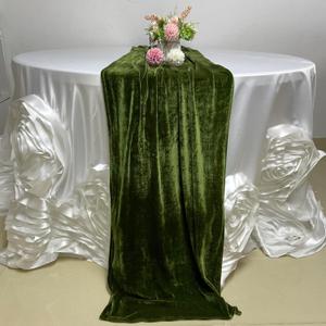 Luchuan Moss Green Velvet Table Runner, 11 Ft Luxurious Wedding Reception Decorations Soft Velvet Fabric, Table Runner Overlay for Wedding Event Table Decorations (Grass Green, 20X132 Inch,2 Pieces)
