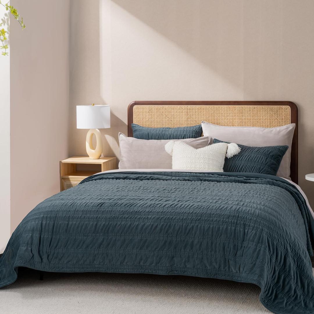 EverGrace Velvet Quilt King Size, Luxury Velvet Bedding Set, Ultra Soft Ruched Quilt Sets, Lightweight Comforter Vintage Textured Bedspread Coverlet with 2 Shams for All Season, Stormy Blue, King/Cal King