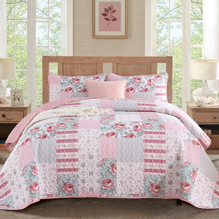 Patchwork Quilt Set King Size, Pink Floral Plaid Bedspread Coverlet Set Boho Rustic Quilt Bed Cover, 3 Piece Soft Microfiber Reversible Pink Grey Bedding Set for Women Girls
