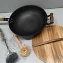 WANGYUANJI Cast Iron Wok Pan with Lid, 13.4 Inch Flat Bottom Uncoated Stir Fry Skillet, Traditional Chinese Iron Pot for 3-5 People, Detachable Walnut Handle, Compatible with Induction & Gas Stoves