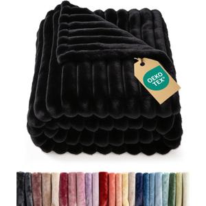 Super Soft Fleece Blanket King Size - Fleece Throw Blanket for Bed, Couch & Chair - Cozy, Warm & Breathable - All Season Fuzzy, Cute Decor, Microplush Bedding for Women, Men and Teens - 90x108, Black