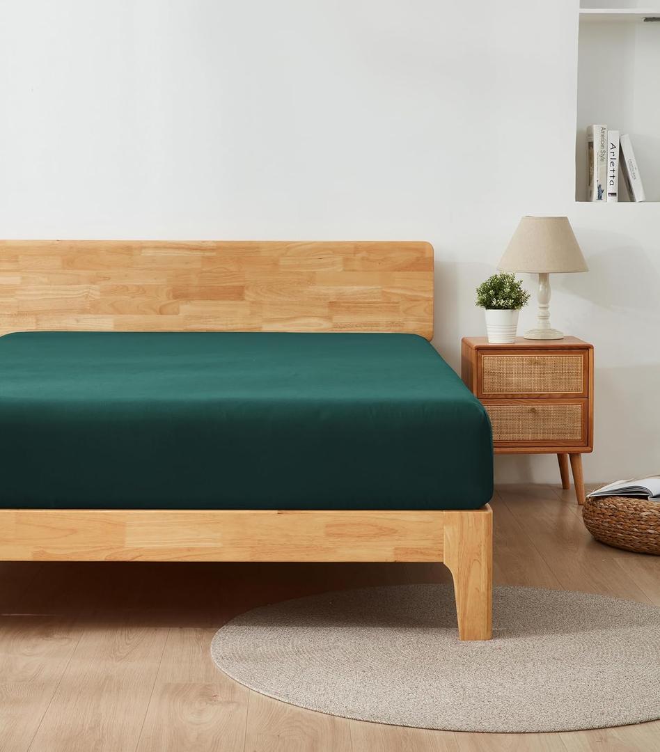 King Size Fitted Sheet Only - 12" to 16" Deep Pockets - Ultra Soft & Breathable Bed Sheet - Hotel Quality Mattress Sheets (80" X 78", Emerald Green)