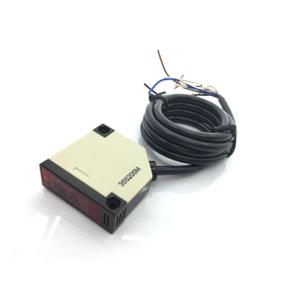 YXQ E3JK-R4M2 DC 12-24V Retroreflective Photoelectric Beam Sensor Switch w/Reflector Panel Wall Mounted