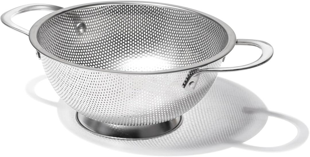 Premium Stainless Steel Colander for Kitchen, Food Strainer Basket with Handle and Solid Ring Base for Fruits Vegetables Rice and Pasta, Dishwasher Safe (3QT)