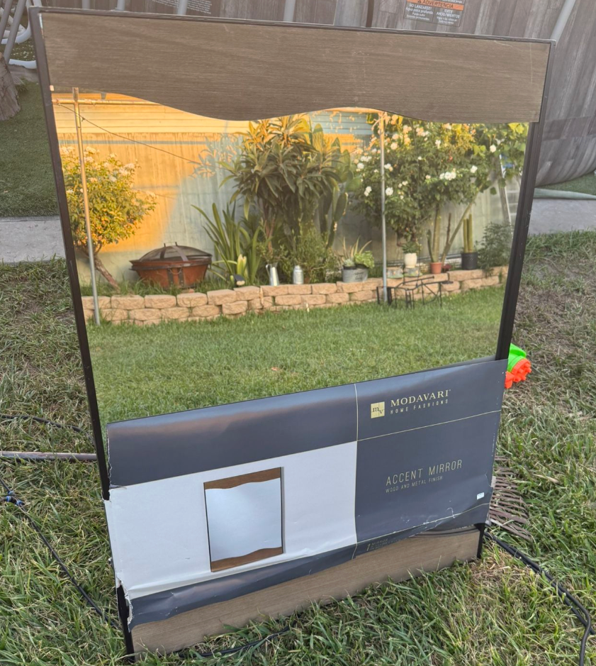 Modavari Accent Mirror, With Wood and Metal Finish 40x29.9