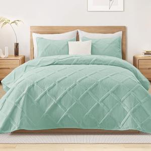 Exclusivo Mezcla Full Queen Size Quilt Set with Modern Striped Pattern, 3 Pieces Summer Lightweight Light Green Quilts Bedding Set, Soft Bedspreads Coverlets for All Seasons (Queen (90"x96")) 