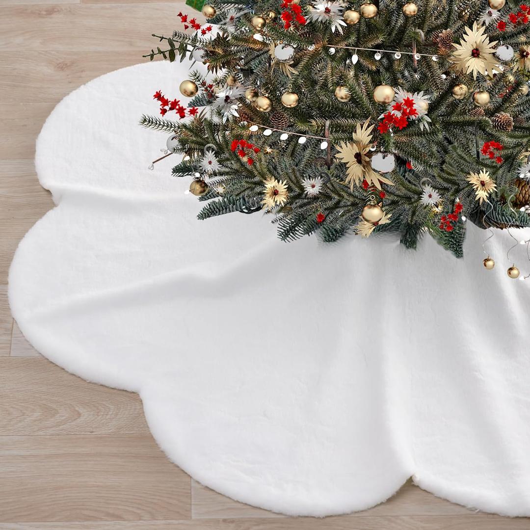 Baccessor White Christmas Tree Skirt 48 Inch Scalloped Faux Fur Plush Soft Xmas Tree Skirt Large Tree Skirt for Christmas Home Decorations Holiday Party Ornaments Indoor Decor