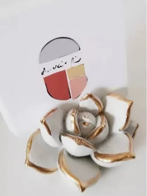 Marsui 2 Pcs Succulent Business Card Holders Desk White Modern Name Card Holders for Women Lotus Flower Decorative Tabletop Display Stand Postcard Display Organizer Decor Gift for Office Store