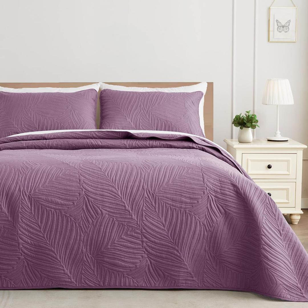 Exclusivo Mezcla King Size Quilt Bedding Set, Lightweight Dusty Lavender Quilts King Size for All Seasons, Soft Microfiber Bedspreads Coverlets Bed Cover with Leaf Pattern, 3 Piece (King (104''X96''))